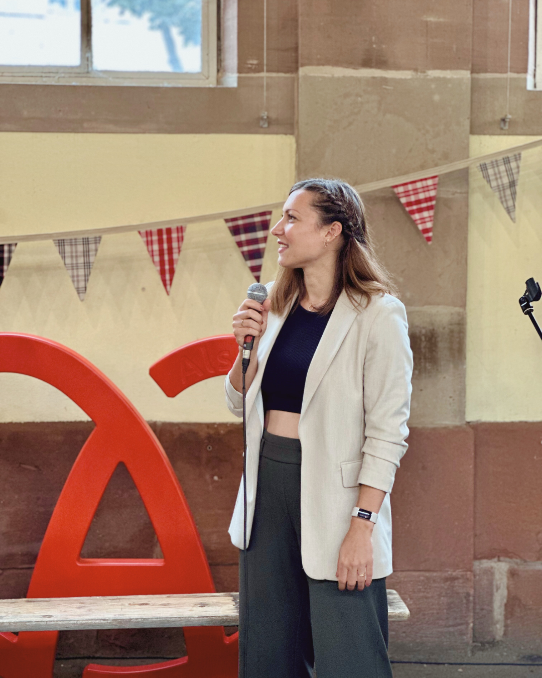 Tiffany souriante en conférence sur la nutrition à Strasbourg